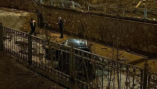 Isparta’da otomobil dereye uçtu: Komiser hayatını kaybetti
